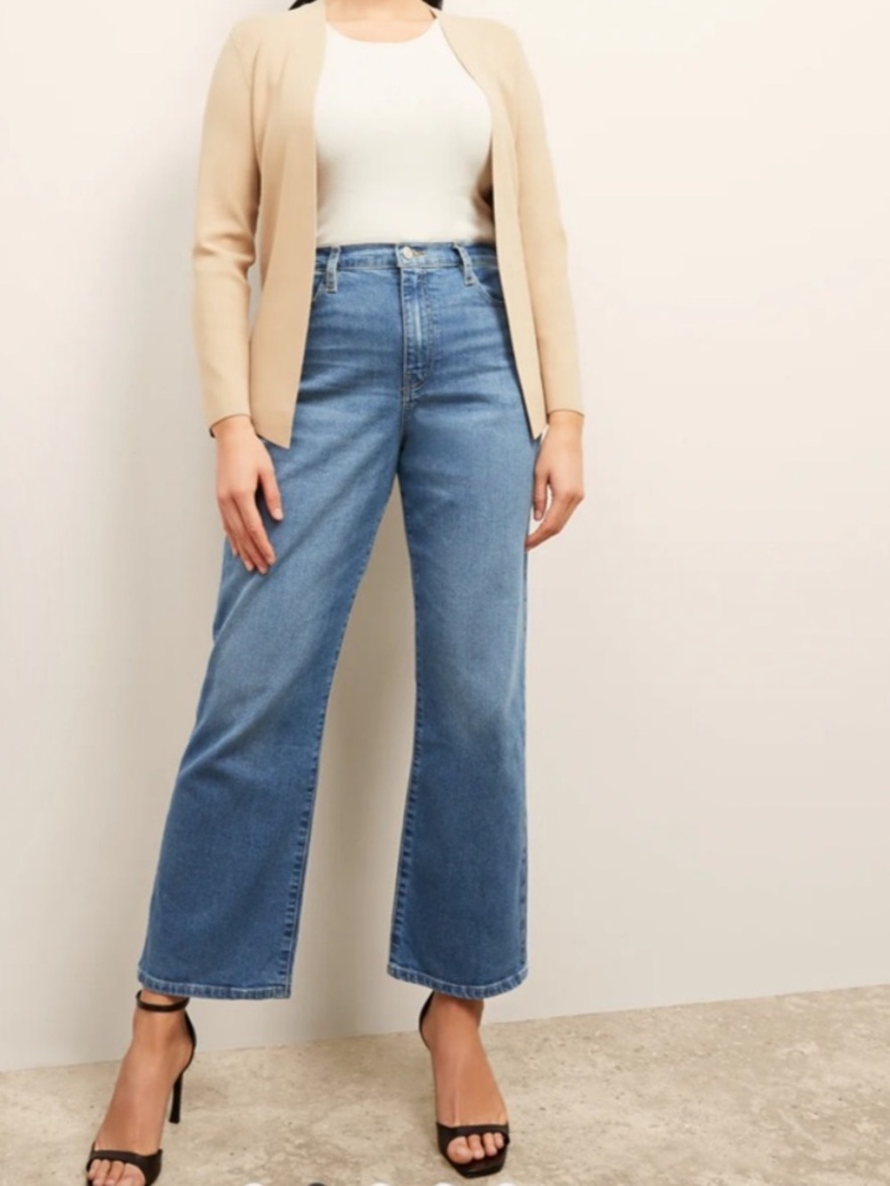 Frame Denim Le Jane Ankle High-Rise Cropped Wide-Leg Jeans in Medium Blue